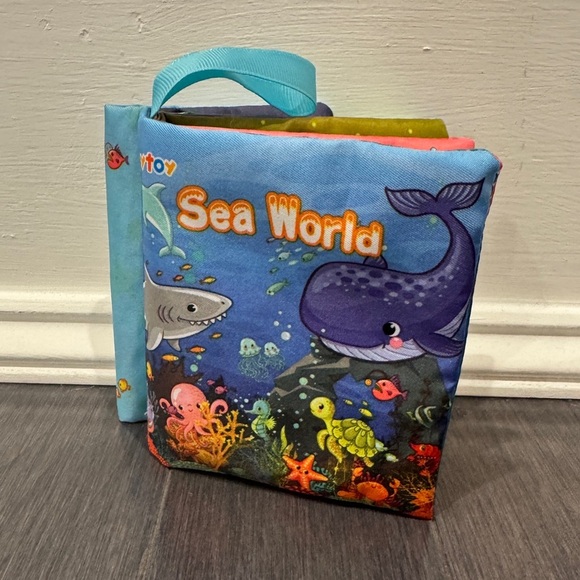 NWOT Baby Infant Sea World Soft Baby Small Crinkle Book - Picture 1 of 3